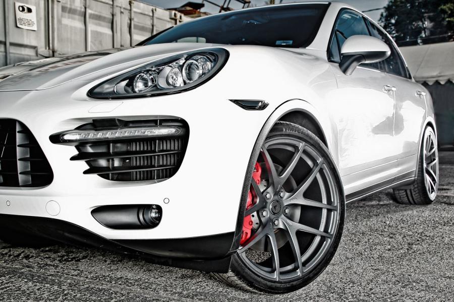 Porsche Cayenne Turbo by Vorsteiner 2012 года  (фото 5 из 10)